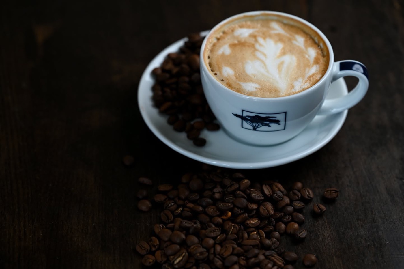 Cappuccino cu latte art, făcut de baristul nostru