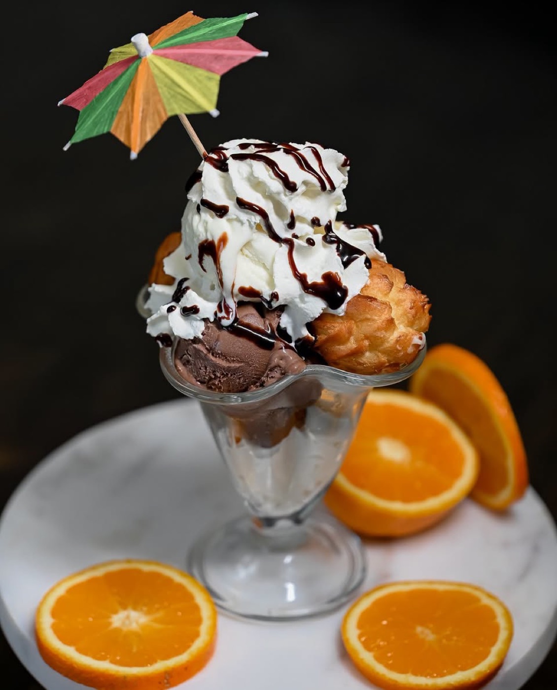 Cupă de înghețată artizanală, făcută în gelateria noastră