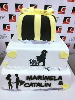 Tort sau candybar făcut de Corina Caffe