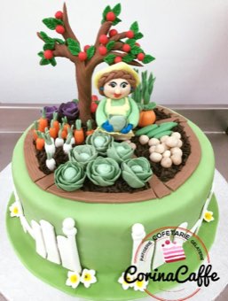 Tort sau candybar făcut de Corina Caffe