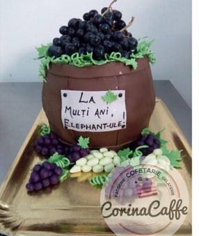 Tort sau candybar făcut de Corina Caffe