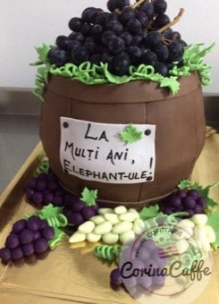 Tort sau candybar făcut de Corina Caffe