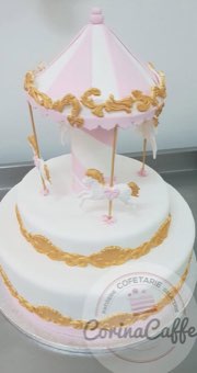 Tort sau candybar făcut de Corina Caffe